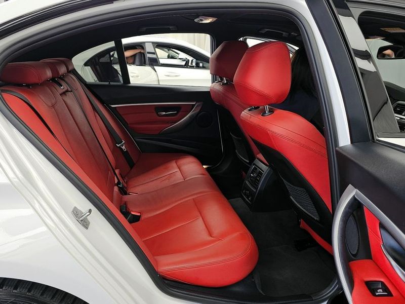 2018 BMW 3 Series 330i M Sport Shadow photo 12