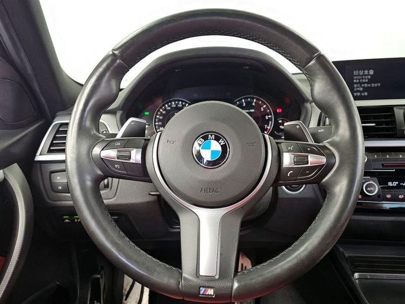 2018 BMW 3 Series 330i M Sport Shadow photo 13