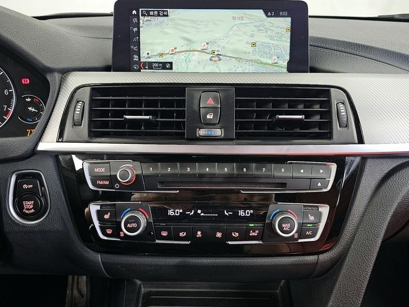 2018 BMW 3 Series 330i M Sport Shadow photo 14