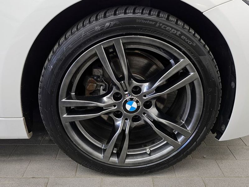2018 BMW 3 Series 330i M Sport Shadow photo 21