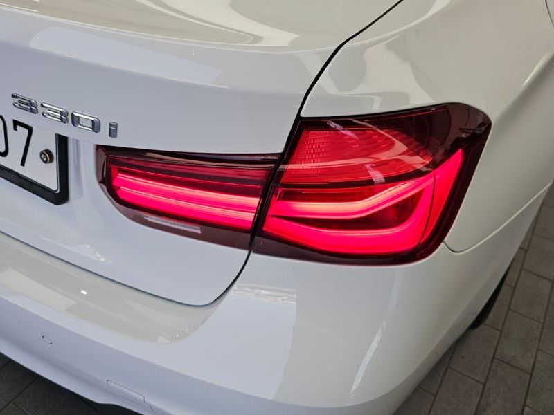 2018 BMW 3 Series 330i M Sport Shadow photo 23