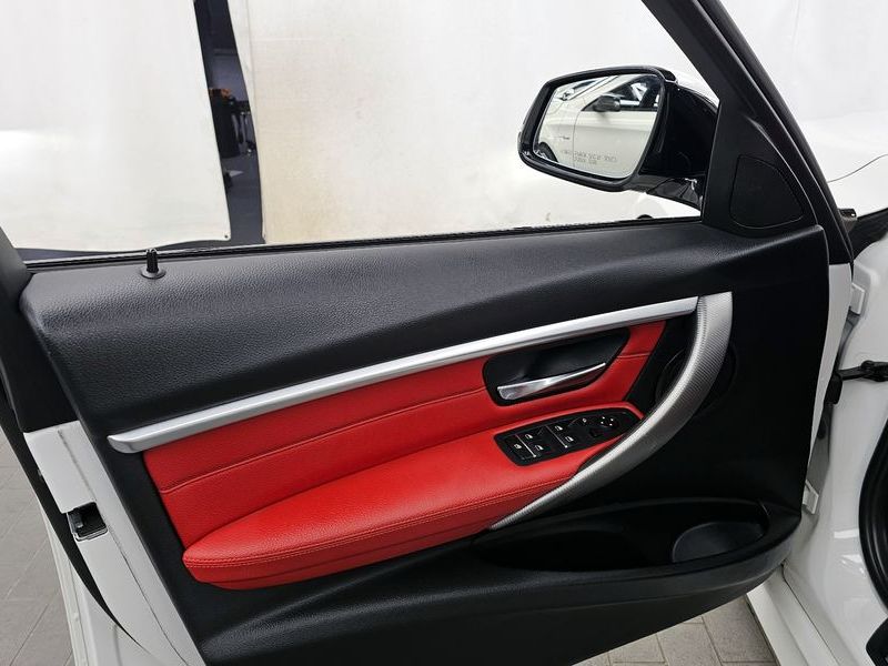 2018 BMW 3 Series 330i M Sport Shadow photo 24