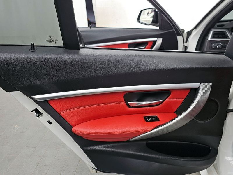 2018 BMW 3 Series 330i M Sport Shadow photo 25