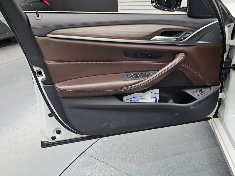 2018 BMW 5 Series 520d Luxury Plus photo 24