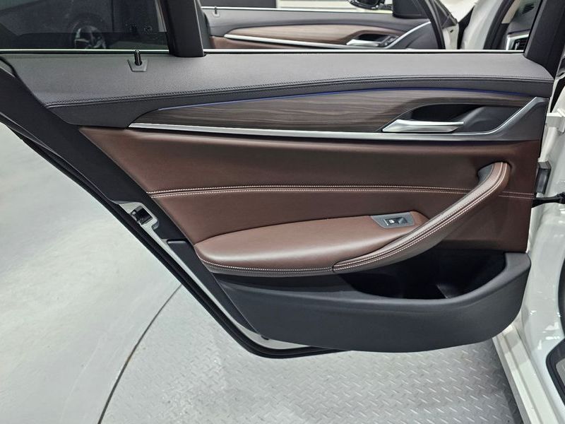 2018 BMW 5 Series 520d Luxury Plus photo 25
