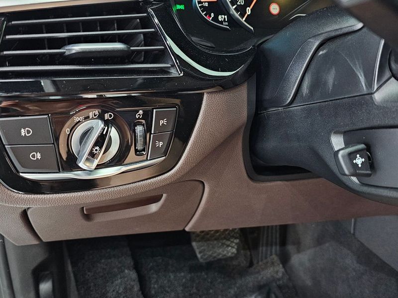 2018 BMW 5 Series 520d Luxury Plus photo 27