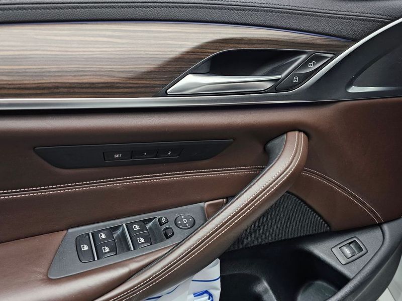 2018 BMW 5 Series 520d Luxury Plus photo 28