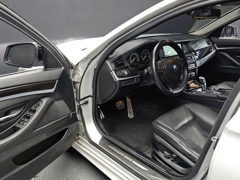 2012 BMW 5 Series 528i photo 10