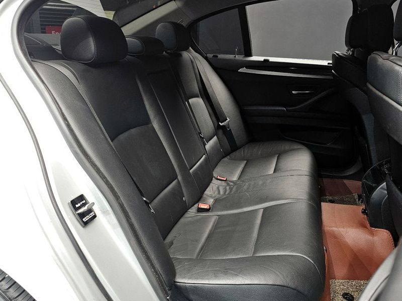 2012 BMW 5 Series 528i photo 11