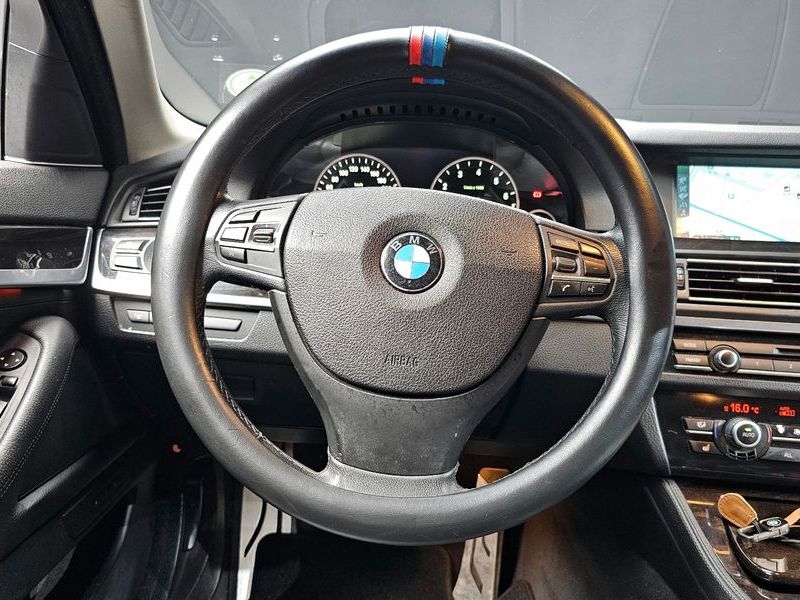 2012 BMW 5 Series 528i photo 12