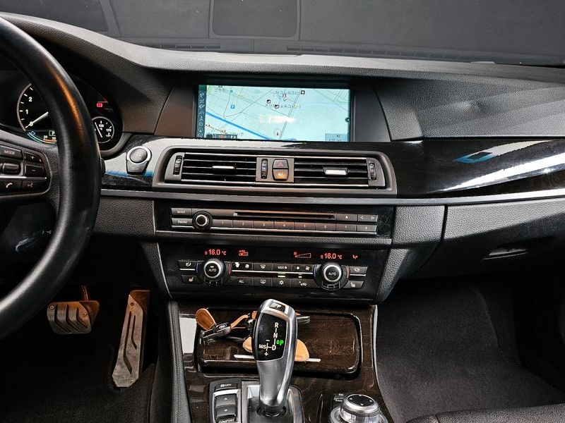 2012 BMW 5 Series 528i photo 13