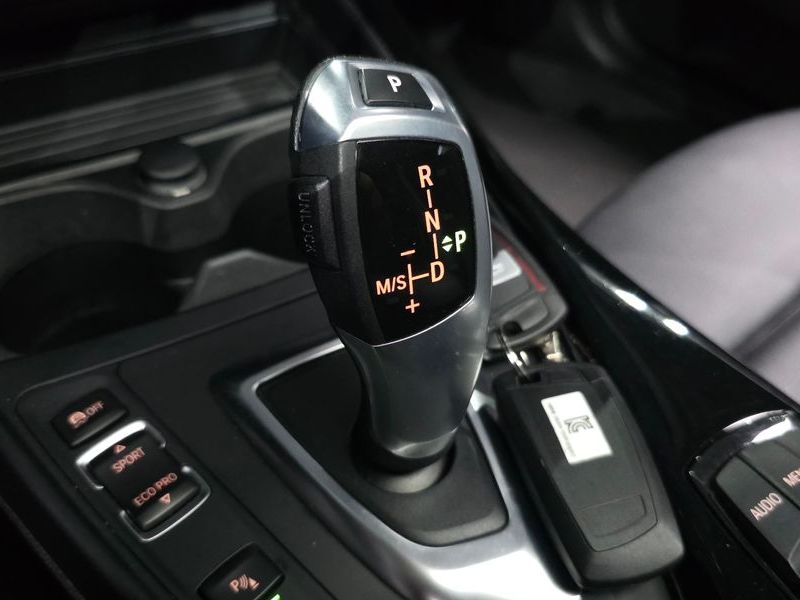 2016 BMW 1 Series 118d Sport 5Door photo 9