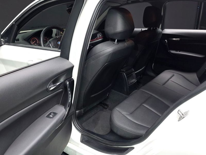 2016 BMW 1 Series 118d Sport 5Door photo 11