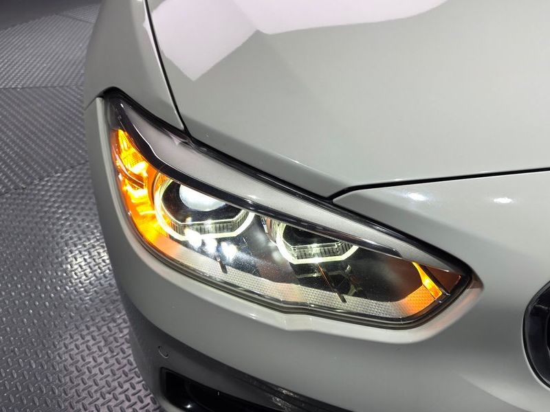2016 BMW 1 Series 118d Sport 5Door photo 22