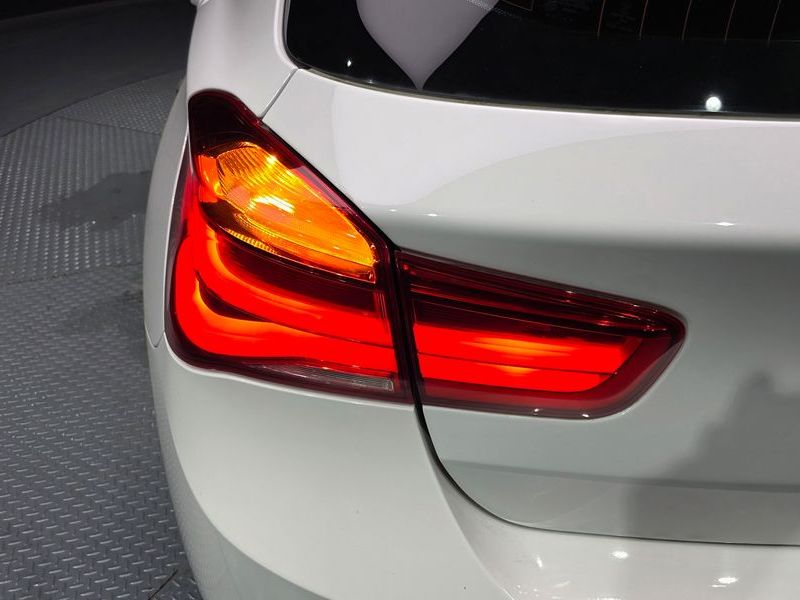 2016 BMW 1 Series 118d Sport 5Door photo 23