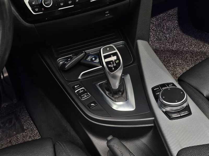 2018 BMW 3 Series 320i M Sport Shadow photo 9