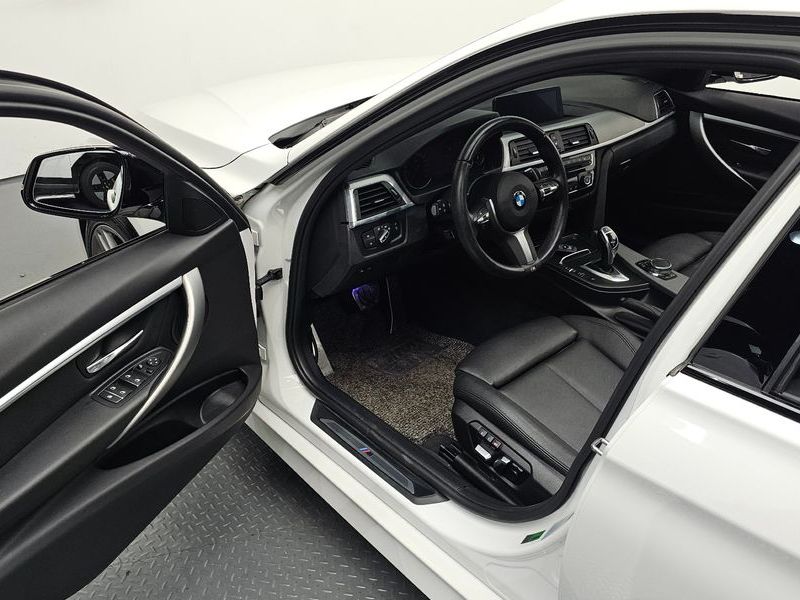 2018 BMW 3 Series 320i M Sport Shadow photo 10