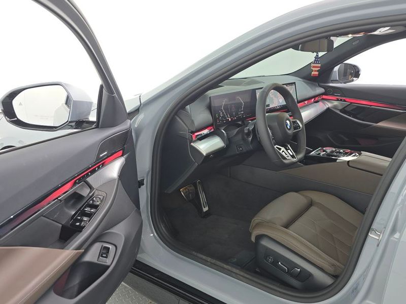 2025 BMW 5 Series 520i M Sport photo 10