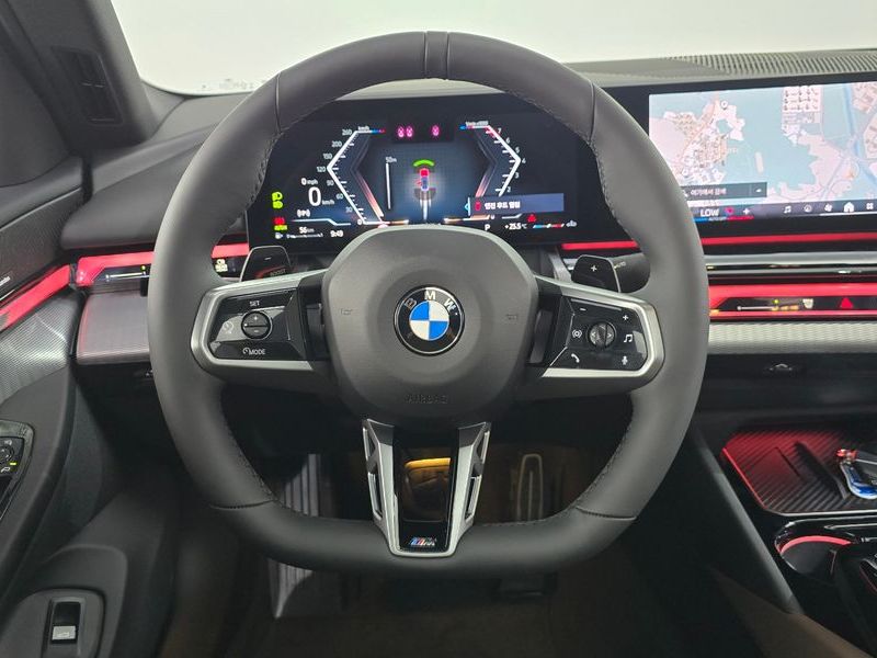 2025 BMW 5 Series 520i M Sport photo 14