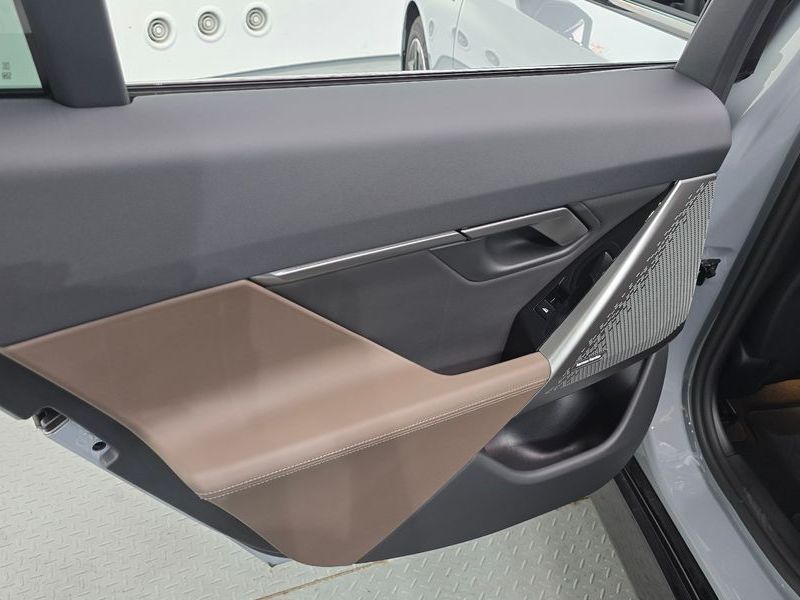 2025 BMW 5 Series 520i M Sport photo 25