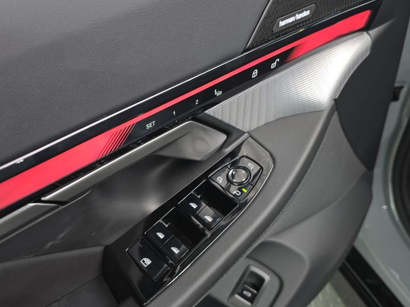 2025 BMW 5 Series 520i M Sport photo 27