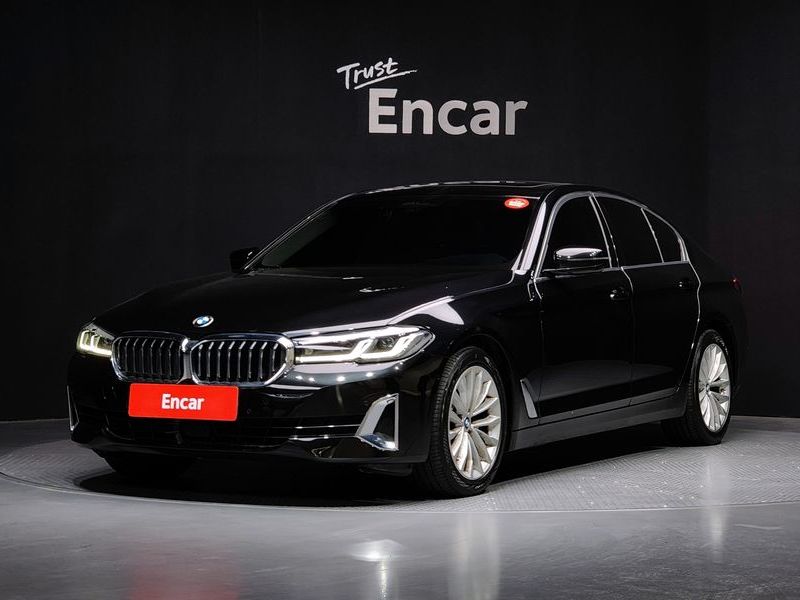 2023 BMW 5 Series 523d xDrive Luxury photo 1