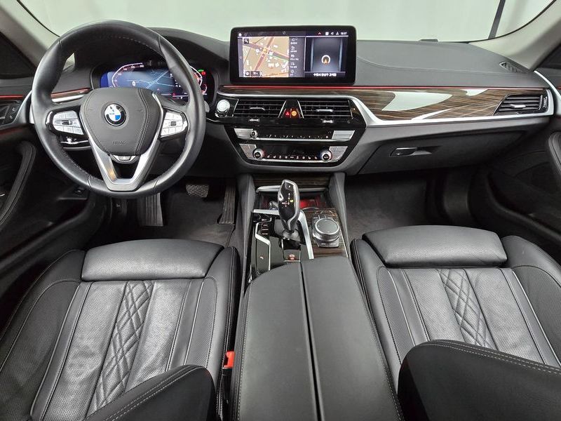 2023 BMW 5 Series 523d xDrive Luxury photo 7