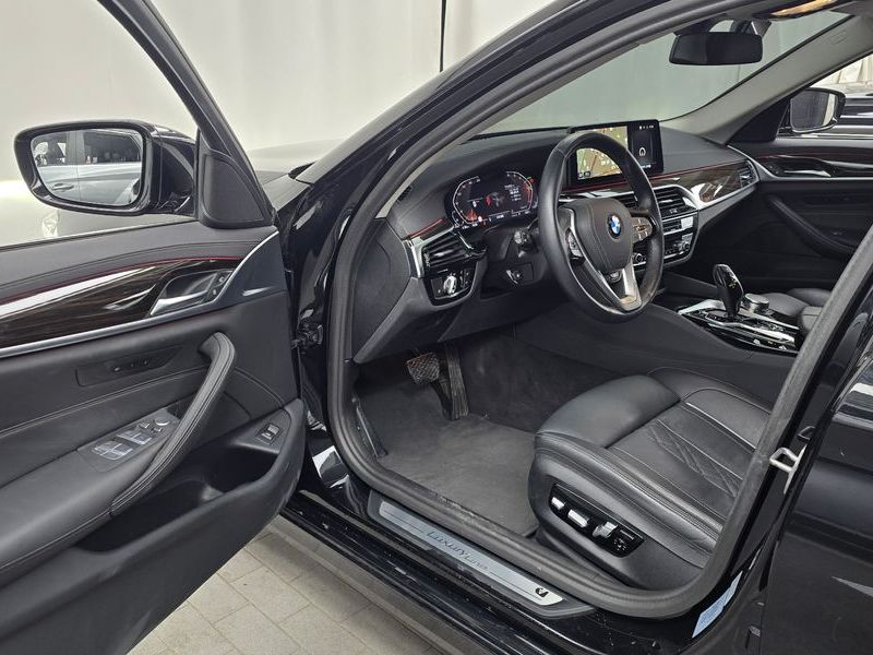 2023 BMW 5 Series 523d xDrive Luxury photo 10
