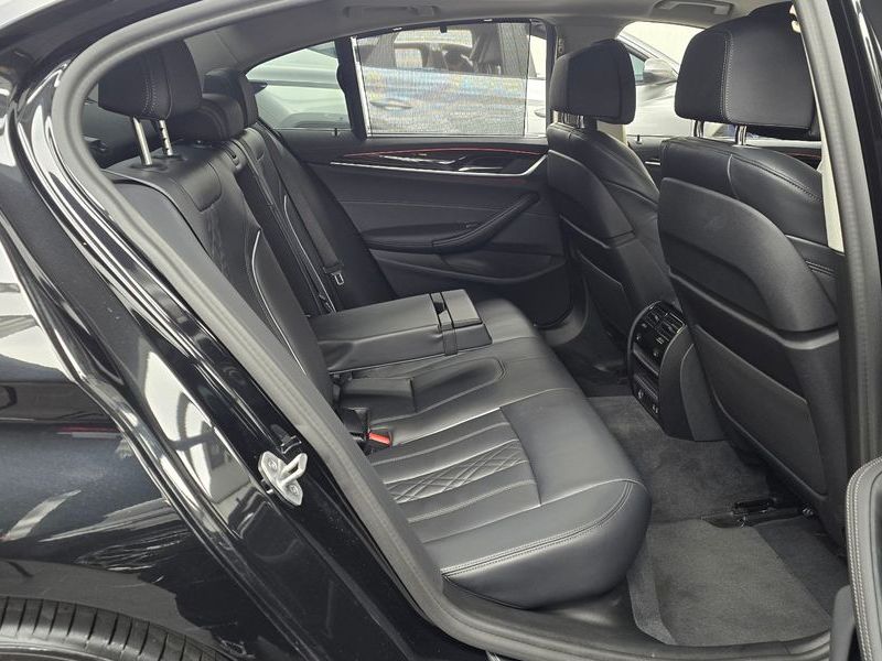 2023 BMW 5 Series 523d xDrive Luxury photo 12