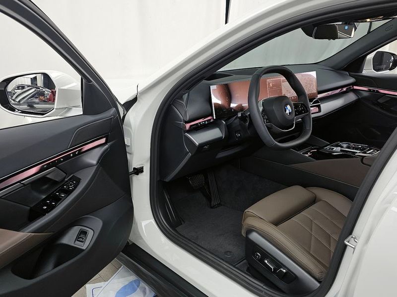 2026 BMW 5 Series 520i photo 10