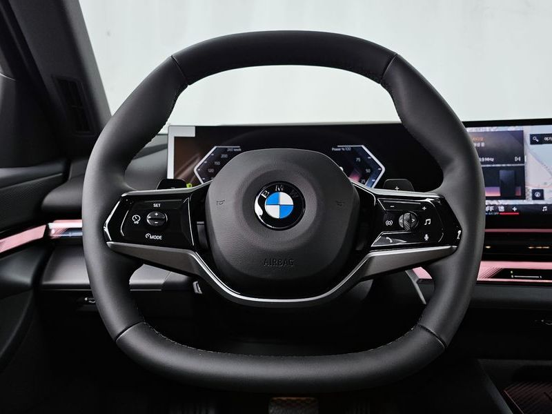 2026 BMW 5 Series 520i photo 13