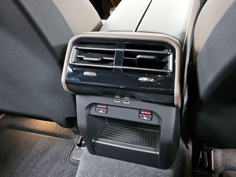 2026 BMW 5 Series 520i photo 19