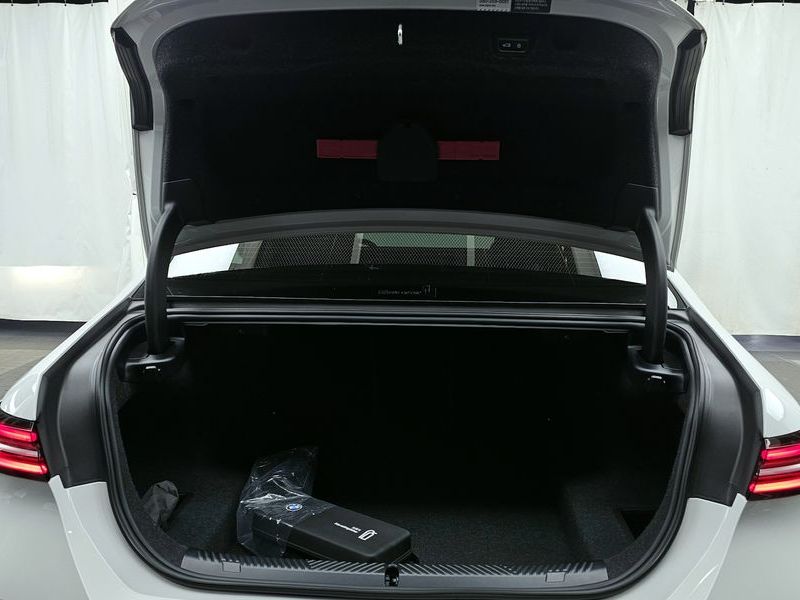 2026 BMW 5 Series 520i photo 20