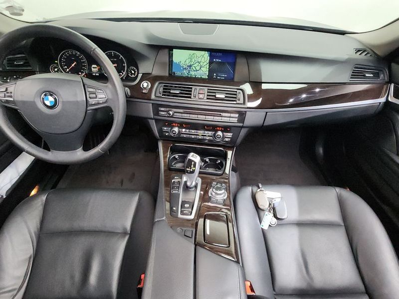 2013 BMW 5 Series 520d photo 7