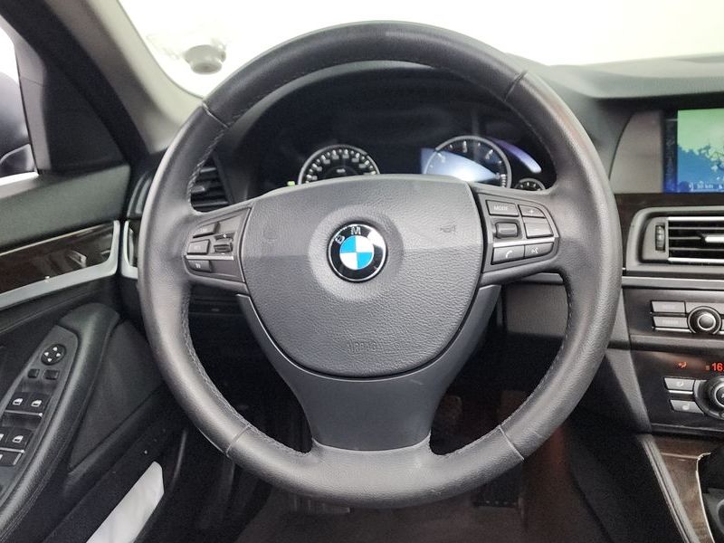 2013 BMW 5 Series 520d photo 13
