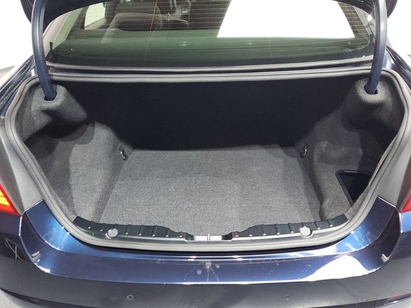 2013 BMW 5 Series 520d photo 17