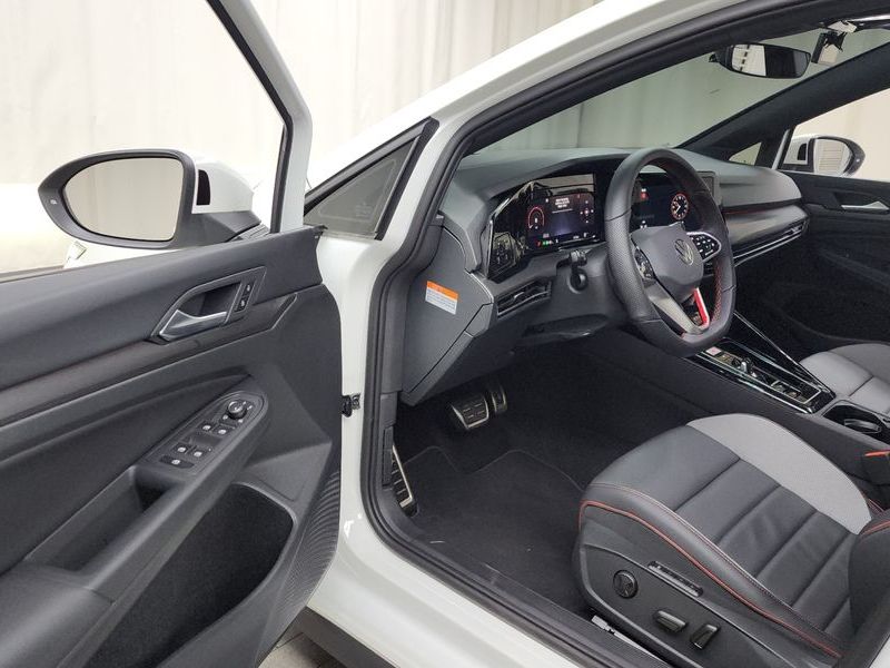 2023 Volkswagen Golf 2.0 GTI photo 10