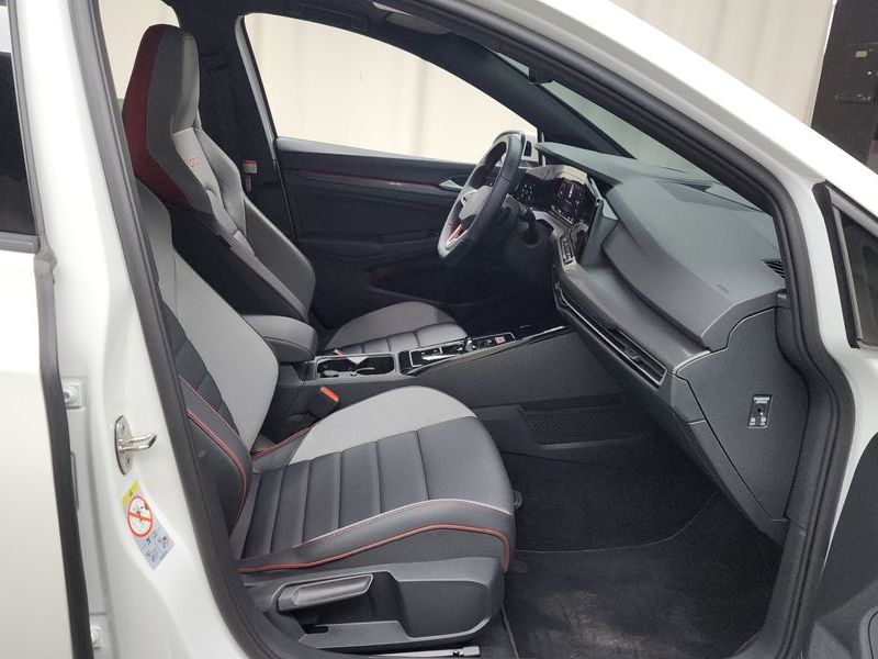 2023 Volkswagen Golf 2.0 GTI photo 11