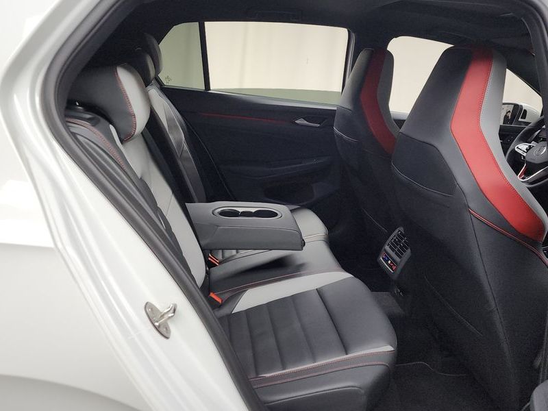 2023 Volkswagen Golf 2.0 GTI photo 12