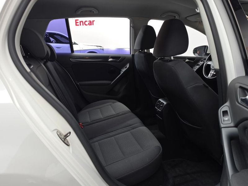 2012 Volkswagen Golf 1.6 TDI Blue Motion photo 12