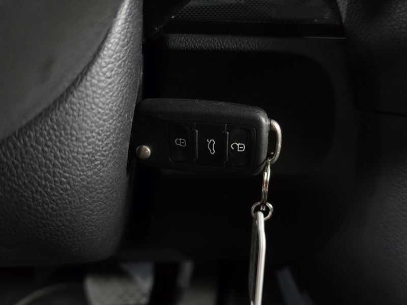 2012 Volkswagen Golf 1.6 TDI Blue Motion photo 15