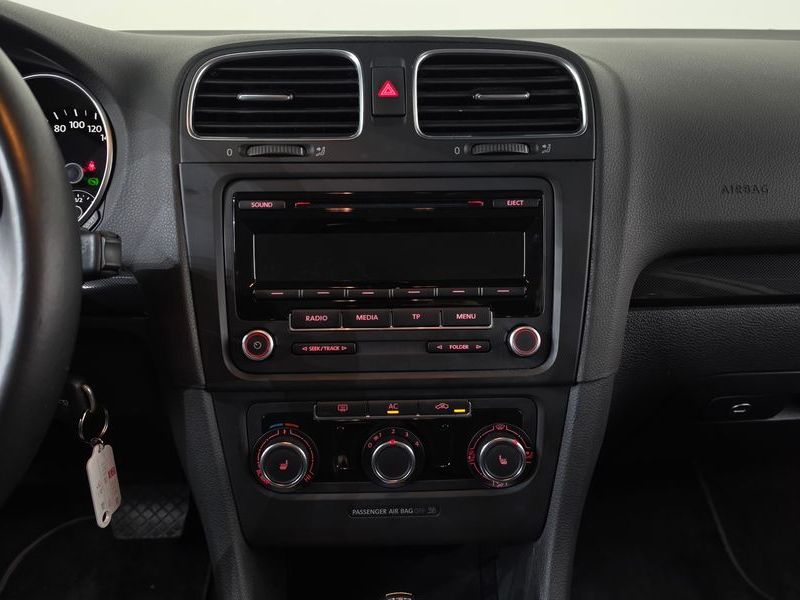 2012 Volkswagen Golf 1.6 TDI Blue Motion photo 17