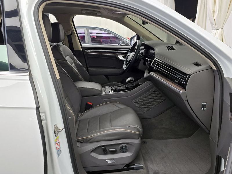 2021 Volkswagen Touareg 3.0 TDI Prestige photo 11