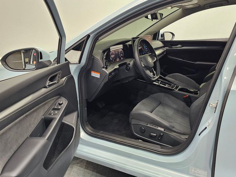 2025 Volkswagen Golf 2.0 TDI Prestige photo 10
