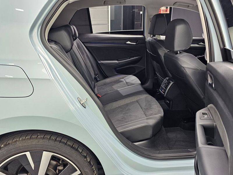 2025 Volkswagen Golf 2.0 TDI Prestige photo 12