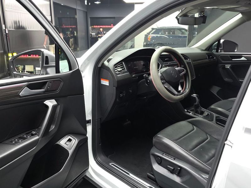 2023 Volkswagen Tiguan 2.0 TSI Prestige photo 10