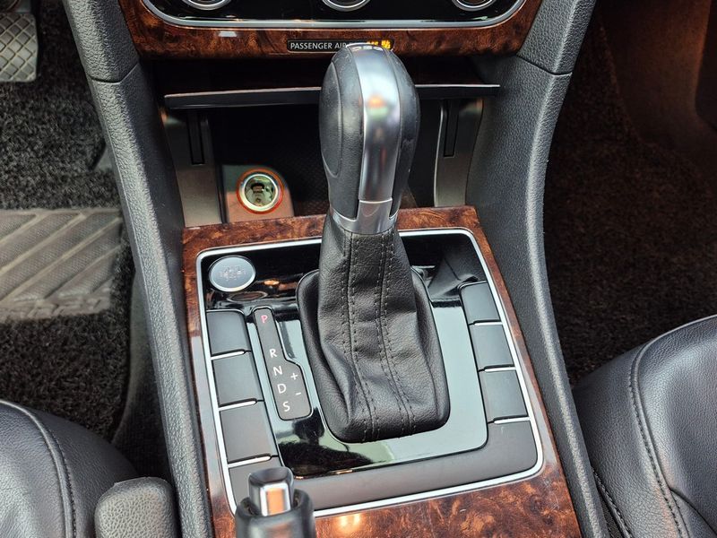 2013 Volkswagen Passat 2.0 TDI B7 photo 9