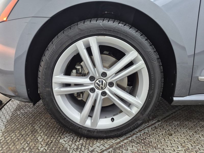 2013 Volkswagen Passat 2.0 TDI B7 photo 17