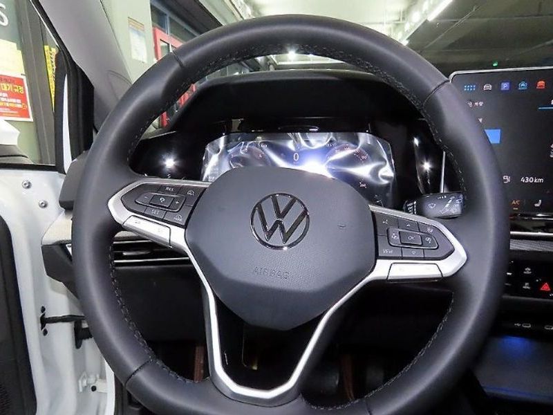 2025 Volkswagen Golf 2.0 TDI Prestige photo 8