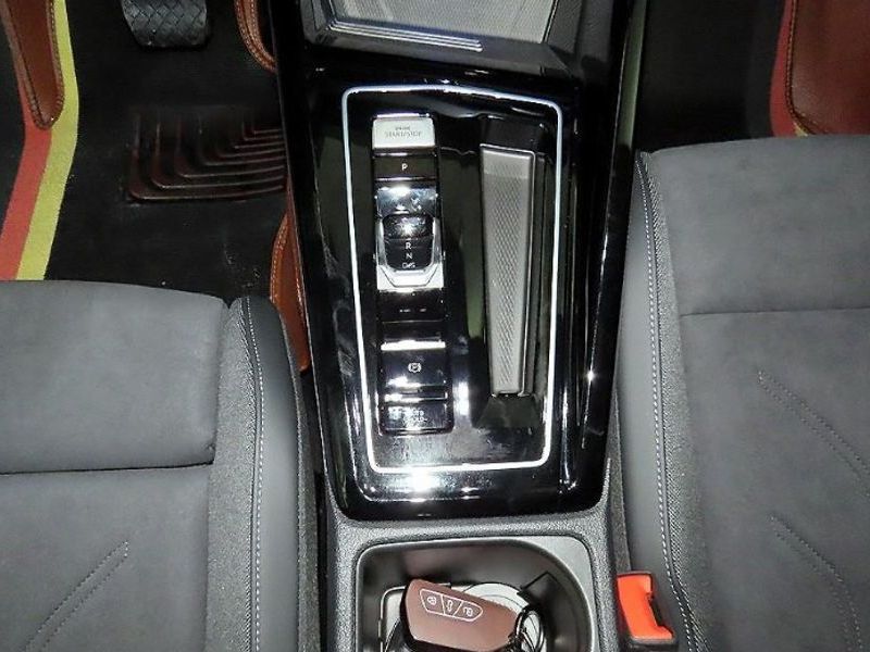2025 Volkswagen Golf 2.0 TDI Prestige photo 12